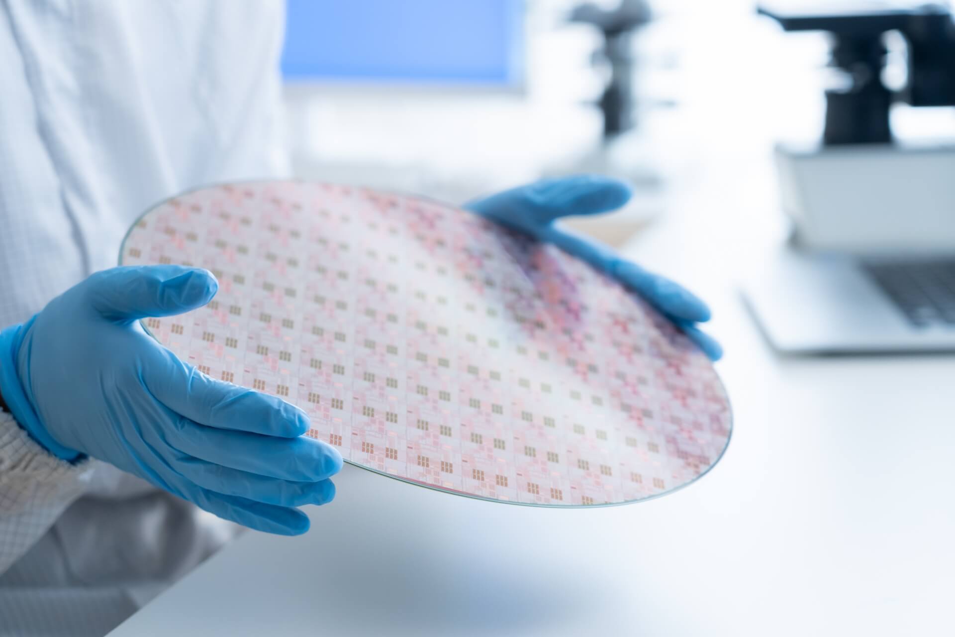 半導体パッケージのアッセンブリとは？製造における重要性を解説